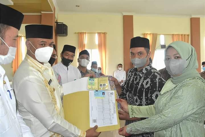 Plt Bupati Bener meriah Dailami Launching Dokumen Nikah Dan Dokumen Kependudukan Terpadu Bagi Pengantin Baru