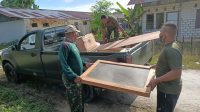 SEMANGAT ANGGOTA SATGAS TMMD 111 BIAK DALAM PENGEDROPAN PINTU DAN JENDELA