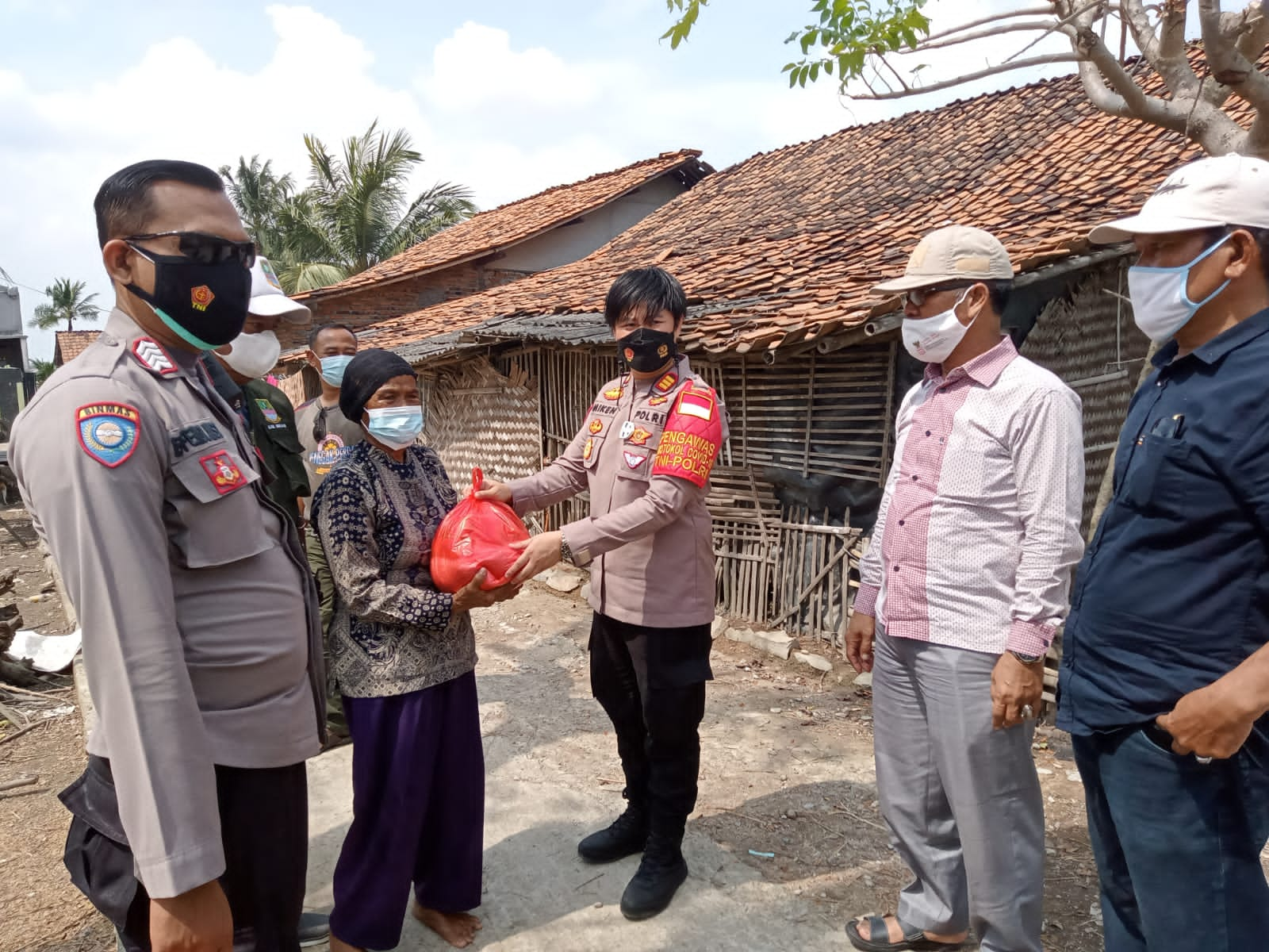 Sembako Peduli, Polsek Tambelang Sasarannya Warga Kurang Mampu