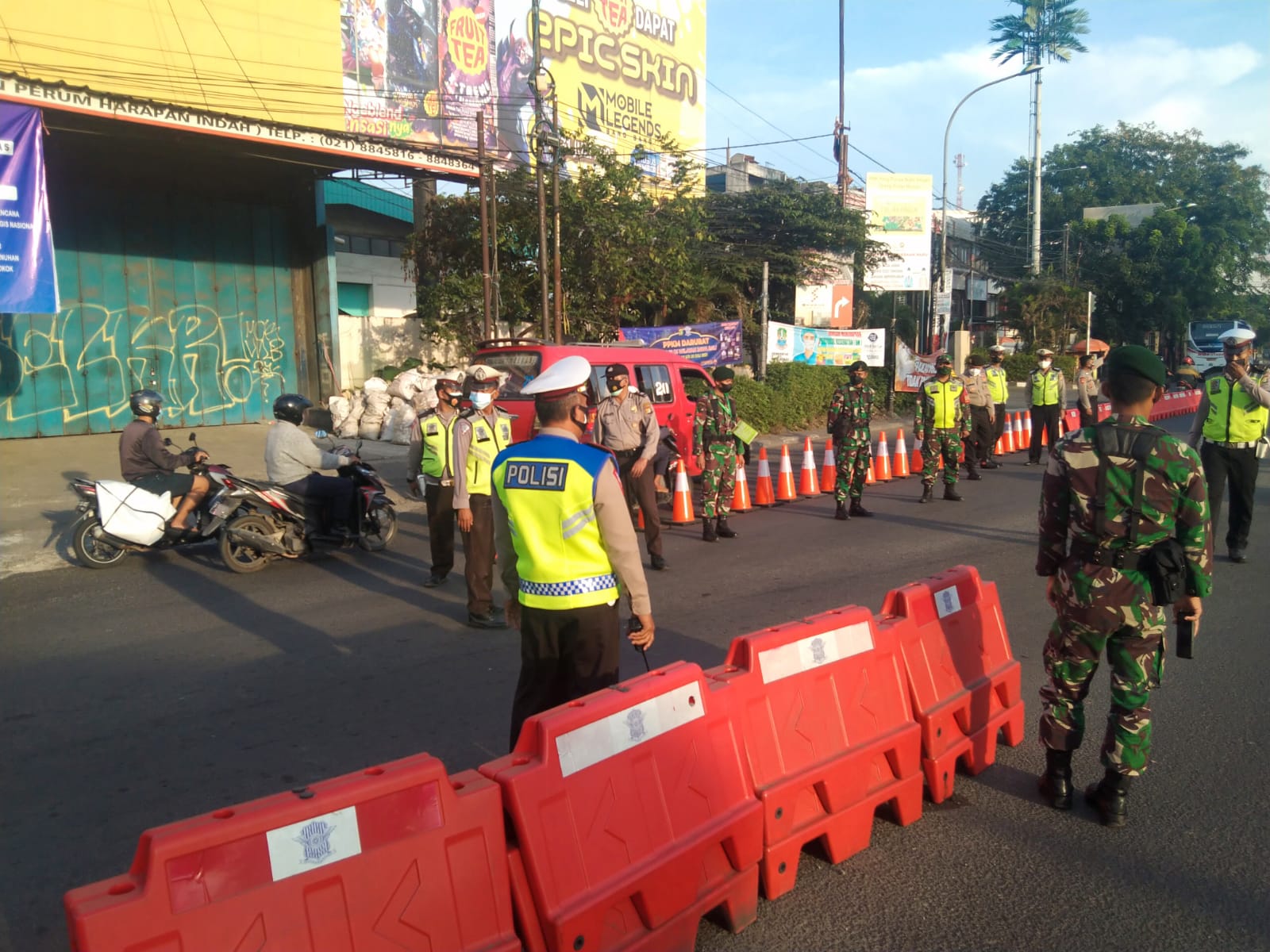 Pelaksanaan PPKM Darurat Terus Dilakukan oleh Personil Kodim 0507/Bekasi, Jangan Masuk ke Bekasi Kalau Tidak Ada Kepentingan Mendesak!