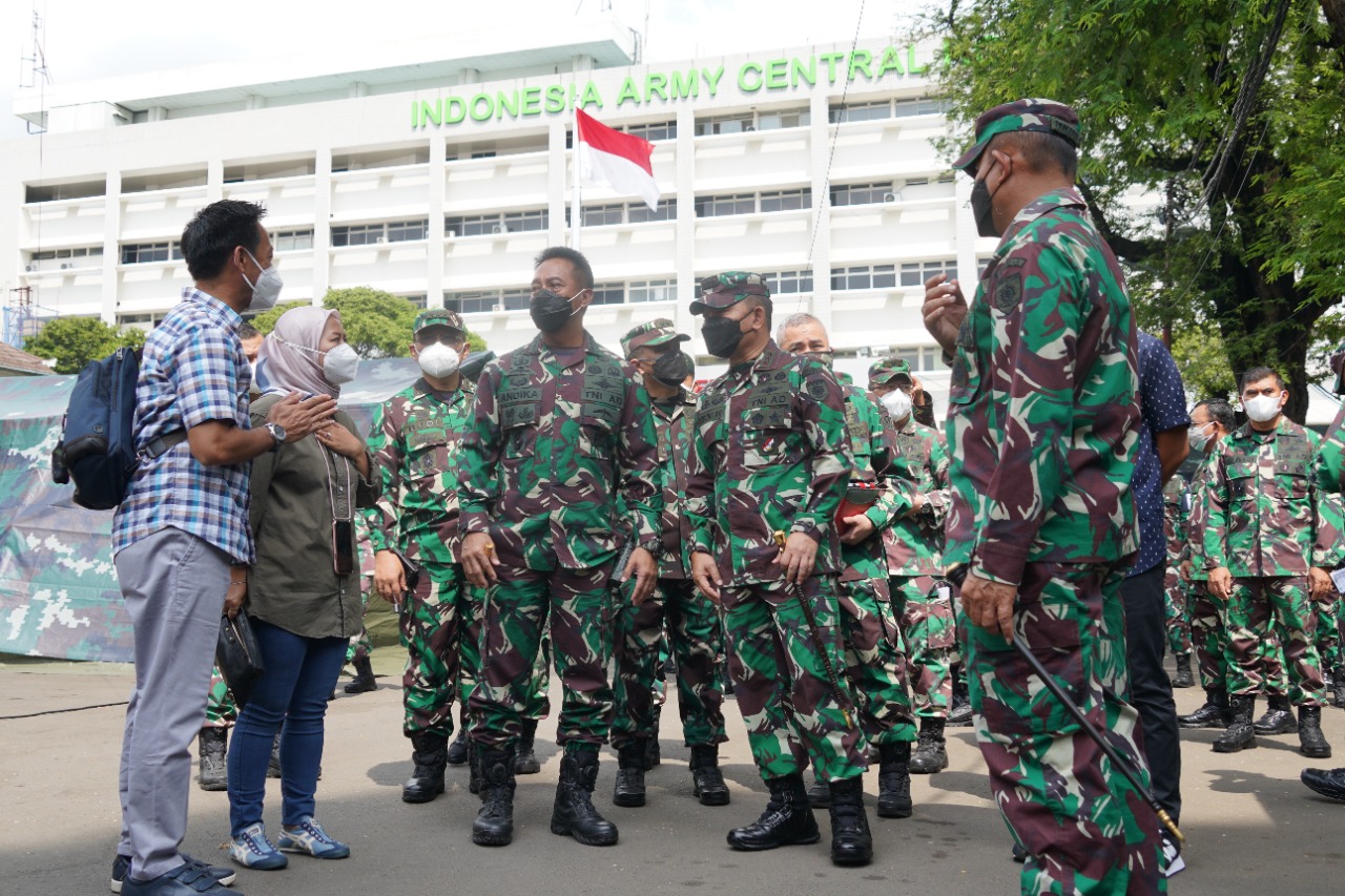 Pangkostrad Dampingi Kasad Lakukan Pengecekan Terakhir Kesiapan Rumkitlap Yonkes 1 Kostrad