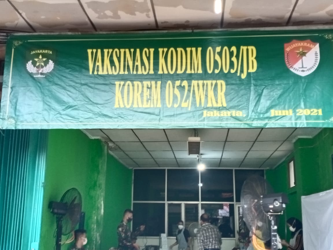 Kegiatan Serbuan Vaksinasi TNI Koramil 04/CK dengan Menerapkan Prokes