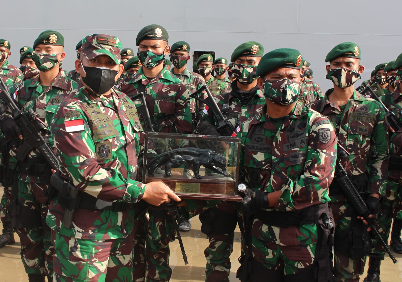 Pangkoopsgab Pinang Sirih-03 Lepas Satgas Pamtas Penyangga Mobile RI-PNG Yonif Raider 515 Kostrad