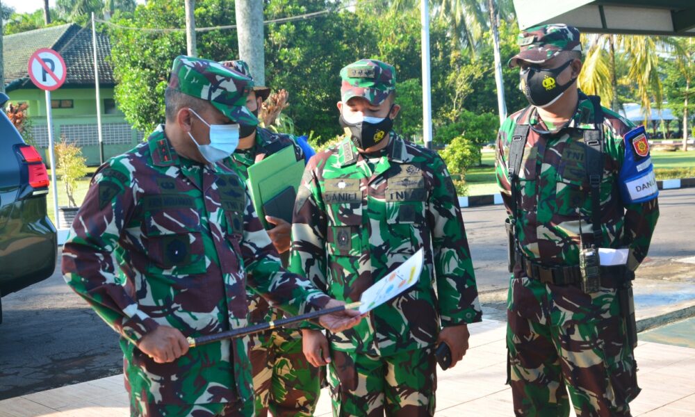 Pangdivif 2 Kostrad Tinjau Latihan Pembentukan Satuan Raider Yonif Raider 755 Kostrad TA 2021