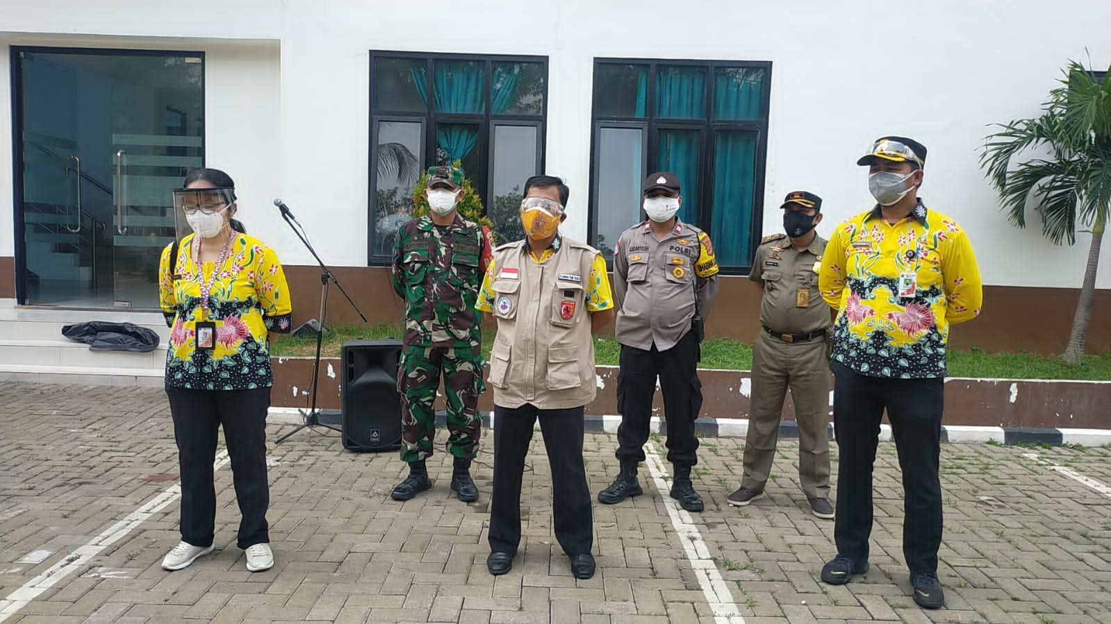 Empat Pilar Cengkareng Distribusikan Obat Dukungan TNI untuk Warga yang Isolasi Mandiri di Kecamatan Cengkareng