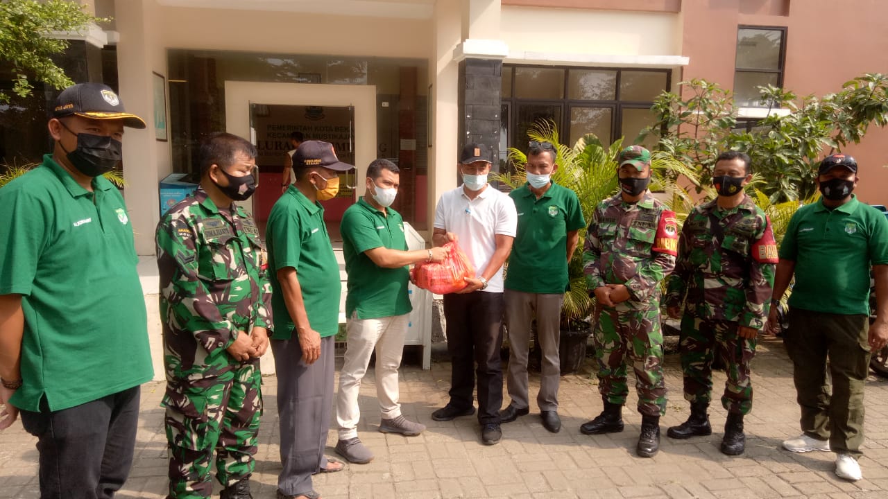 Mitra Jaya Koramil-5/Btg Berikan Warga Isoman Akibat Covid-19, Babinsa Padurenan Ucapkan Terimakasih