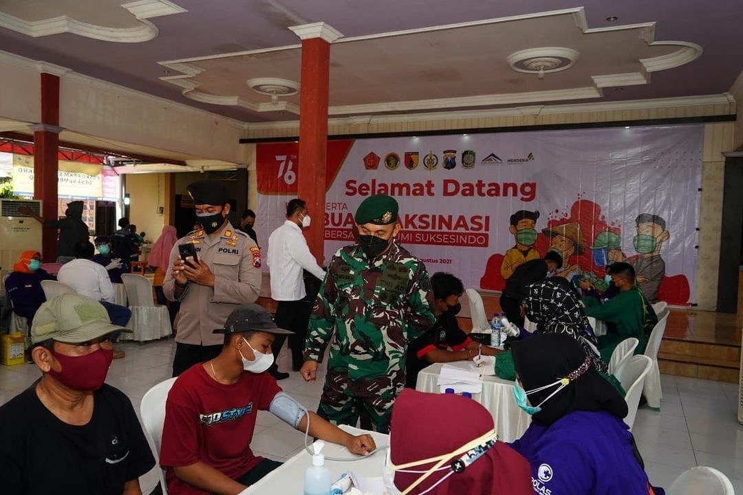 Pangdivif 2 Kostrad Tinjau Serbuan Vaksin Covid-19 di Desa Sumber Mulyo, Banyuwangi