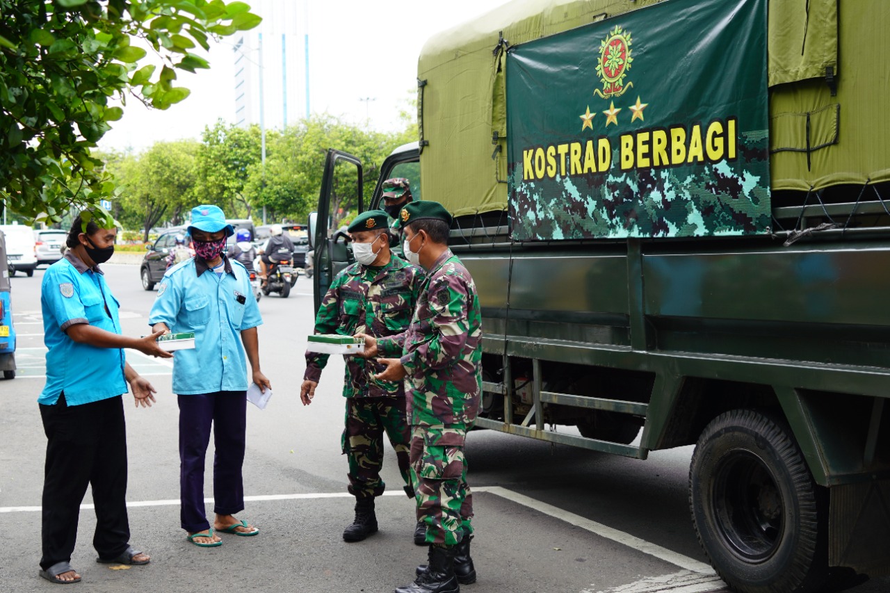 Jumat Berkah Kostrad Berbagi