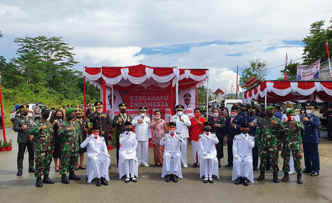 Danrem 173/PVB Hadiri Upacara Peringatan HUT Ke-76 Kemerdekaan RI Tahun 2021 Di Kabupaten Supiori