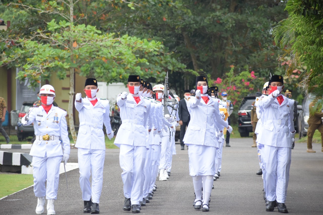 Charita Nintyas dan M. Fatir, Pelajar Pedalaman OKI yang Turut Kibarkan Merah Putih dihadapan Bupati OKI