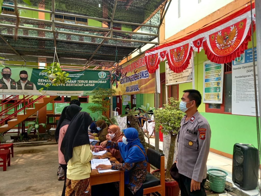 Polsek Tambelang terus menggiatakan “Gebah” Pandemi Covid-19 dengan Gelar Vaksin Merdeka Berani Bagi Pelajar