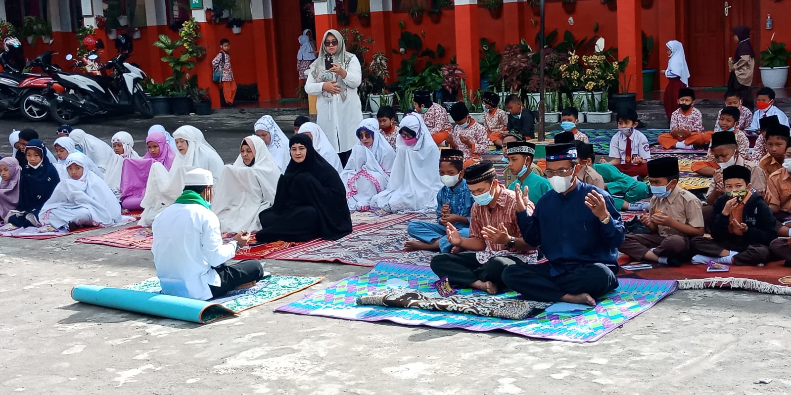 Merasa Bersyukur Sekolah Mulai Tatap Muka, SD Negeri 1 dan SD Negeri 8 Lut Tawar Mengadakan Sholat Dhuha 