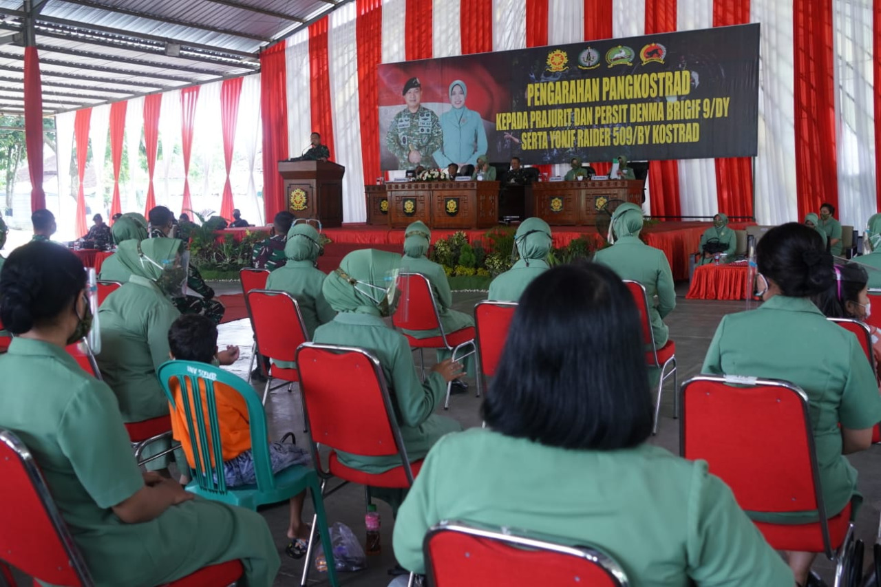 Prajurit dan Persit Yonif Raider 509 Kostrad Terima Pengarahan Pangkostrad