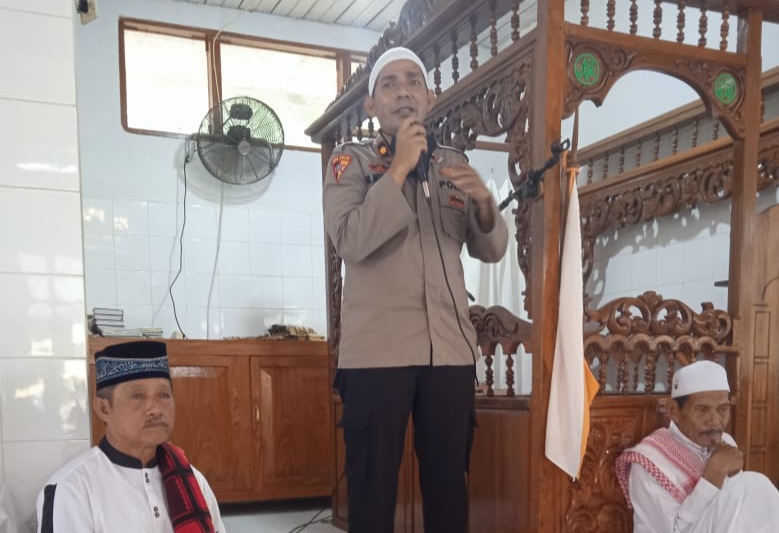 Shalat Jumat Bersama Warga Resetlemen, Musaad Ajak Ikuti Vaksinasi Mobile