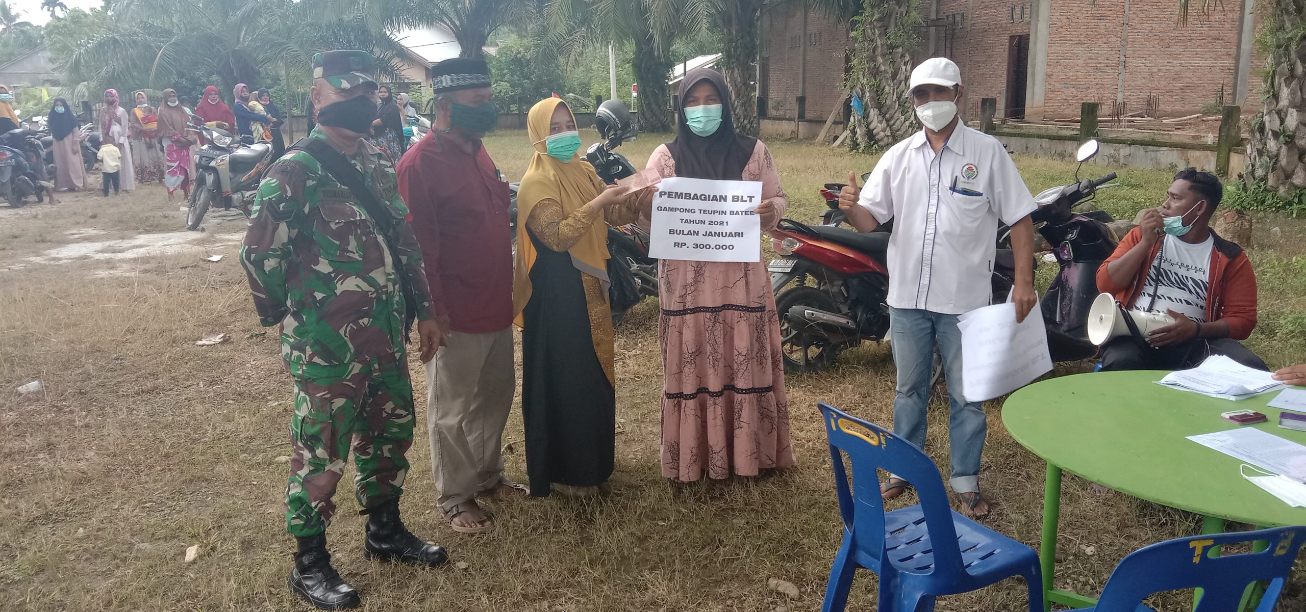 GAMPOENG TEUPIN BATE SALURKAN BANTUAN LANGSUNG TUNAI DANA DESA(BLT) DD KEPADA (71,KK) KPM.