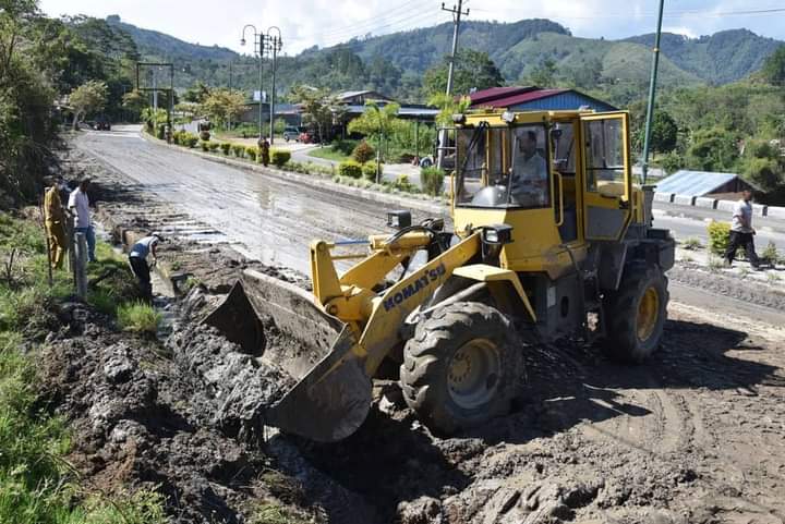 Bupati Shabela Abu Bakar Instruksikan Pembersihan Drainase dan Badan Jalan Soekarno-Hatta