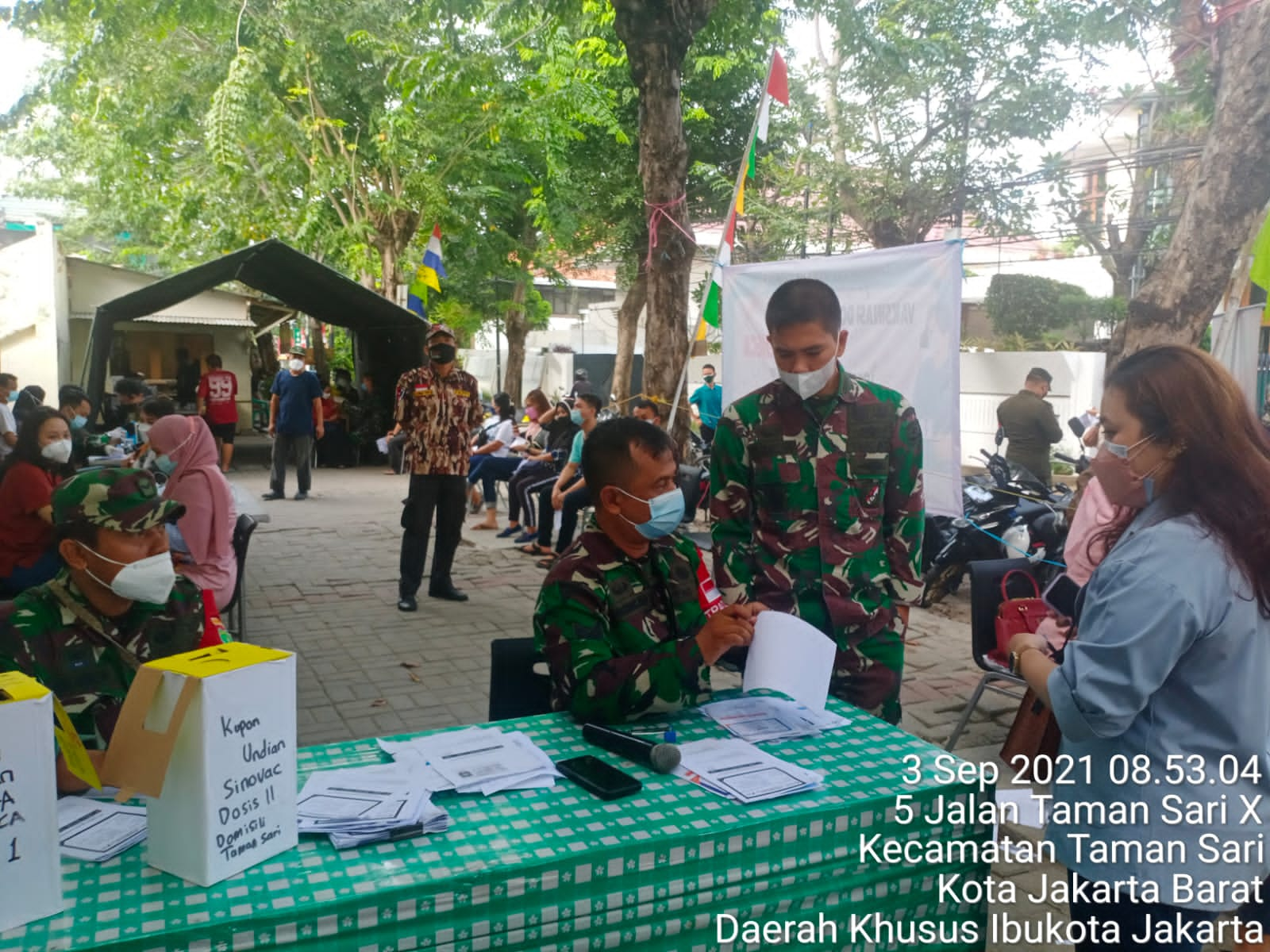 Sinergitas TNI-Polri Serbuan Vaksinasi di Tamansari Sukses