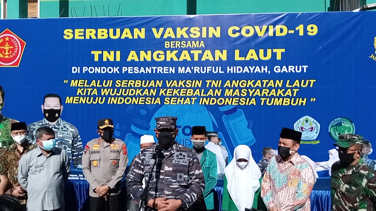 SETELAH MASYARAKAT MARITIM TUNTAS TERVAKSIN, TNI AL LANTAMAL III TARGETKAN VAKSINASI COVID-19 KEPADA SANTRI PONDOK PESANTREN.