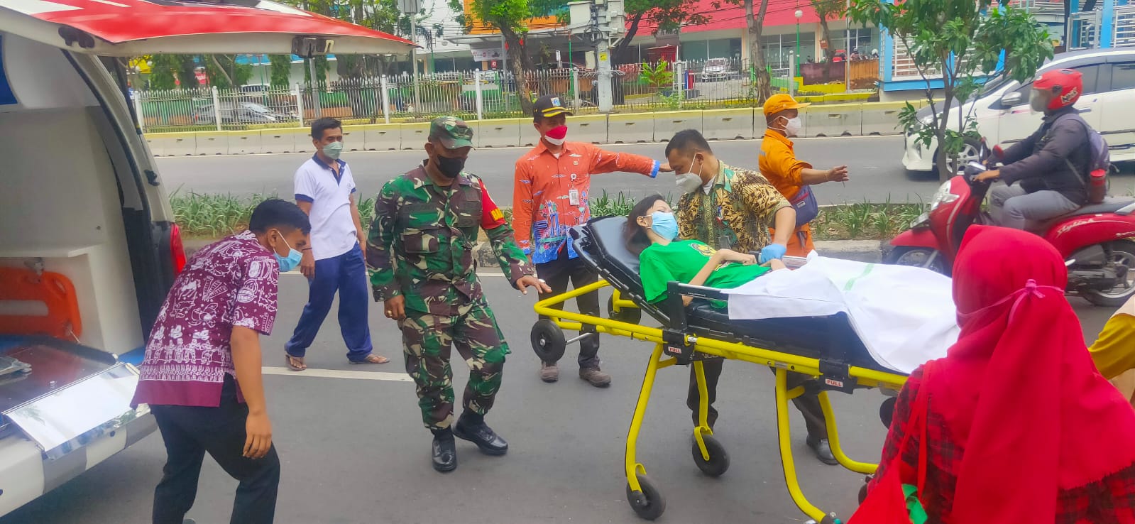 Percepat Penanganan Warga Sakit, Babinsa Koramil 07/Kemayoran Lakukan Kordinasi dengan Puskesmas Kecamatan