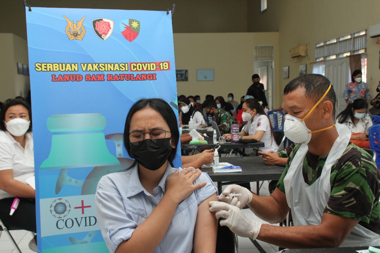 Suka Duka Serbuan Vaksinasi Lanud Sam Ratulangi Manado