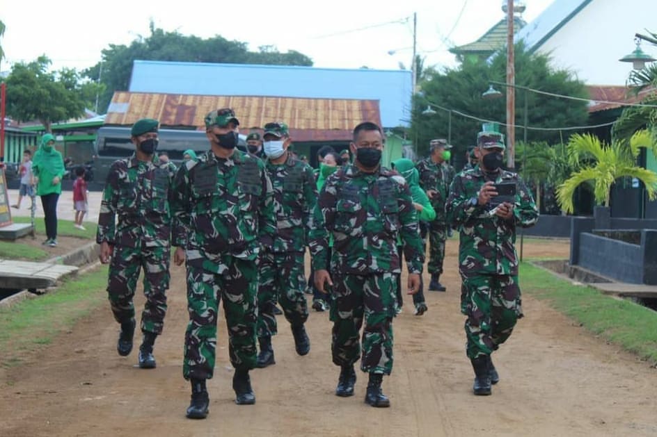 Pangdivif 3 Kostrad Kunjungi Yonif Raider 755 Kostrad