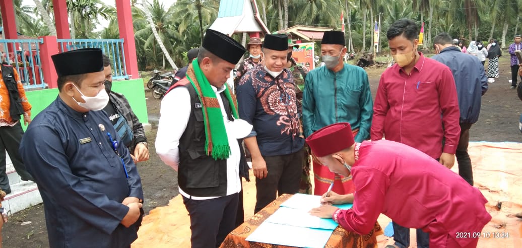 Bupati H.Zukri Kunker ke Desa Gambut Mutiara dan Desa Segamai, Janda, Anak Yatim dan Imam Masjid Akan Dapat Bantuan