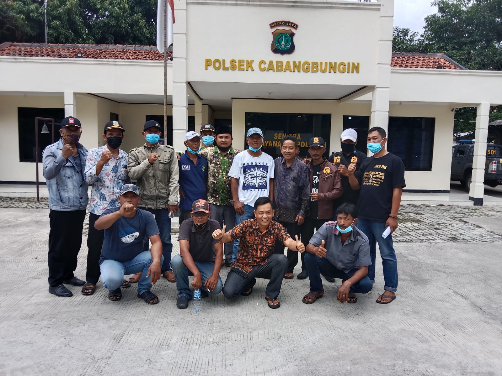 Warga Jaya Bakti Bersama WN 88 Sub Unit 01 Sektor Cabangbungin Gruduk Polsek Cabangbungin Terkait Laporan Dugaan Penjual Miras Oplosan.