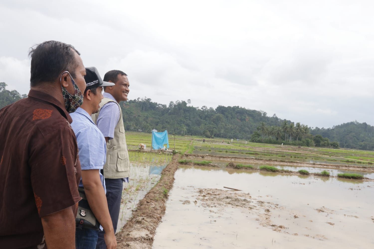 Bupati Rocky Pantau Kerusakan Pasca Banjir