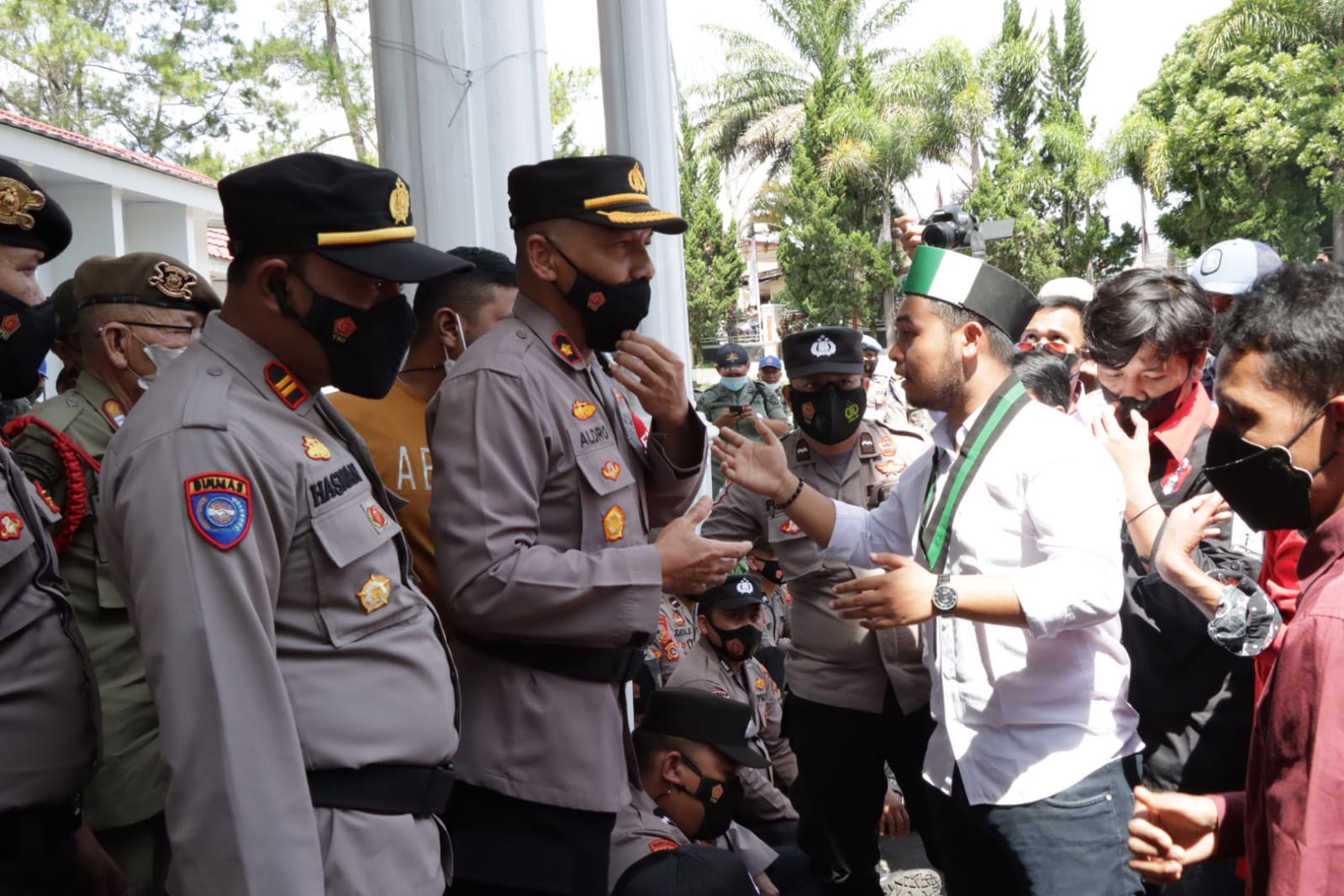 Polres Aceh Tengah Pengamanan Aksi Damai Unjuk Rasa Gabungan Mahasiswa Di Gedung DPRK Aceh Tengah