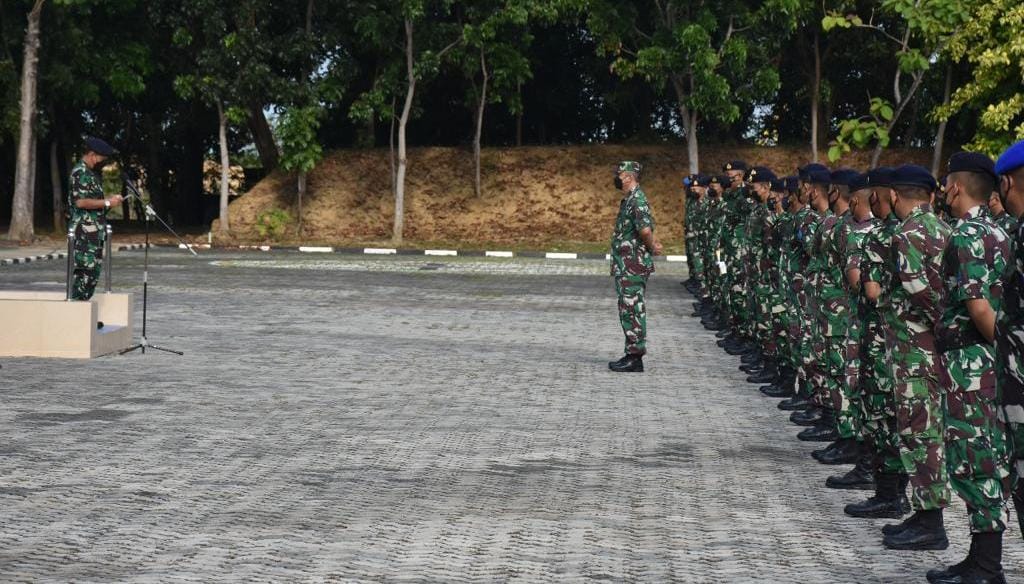 Komandan Lanal Batam Pimpin Apel Khusus Sekaligus Menstandbykan Pasukan PHH Lanal Batam