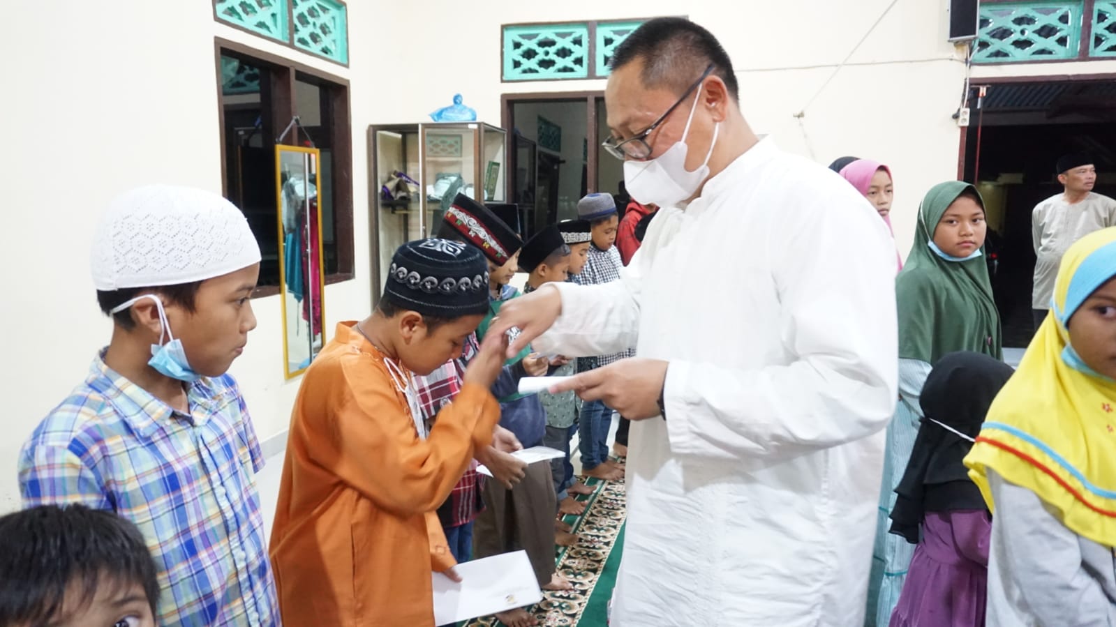 Kapolres Bener Meriah Undang Anak Yatim Serta Menyantuni 30 Orang Anak Yatim.