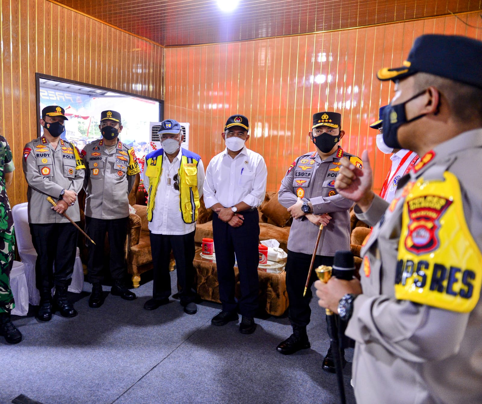 Tinjau Pelabuhan Merak, Kapolri Apresiasi Masyarakat yang Mudik Lebih Awal