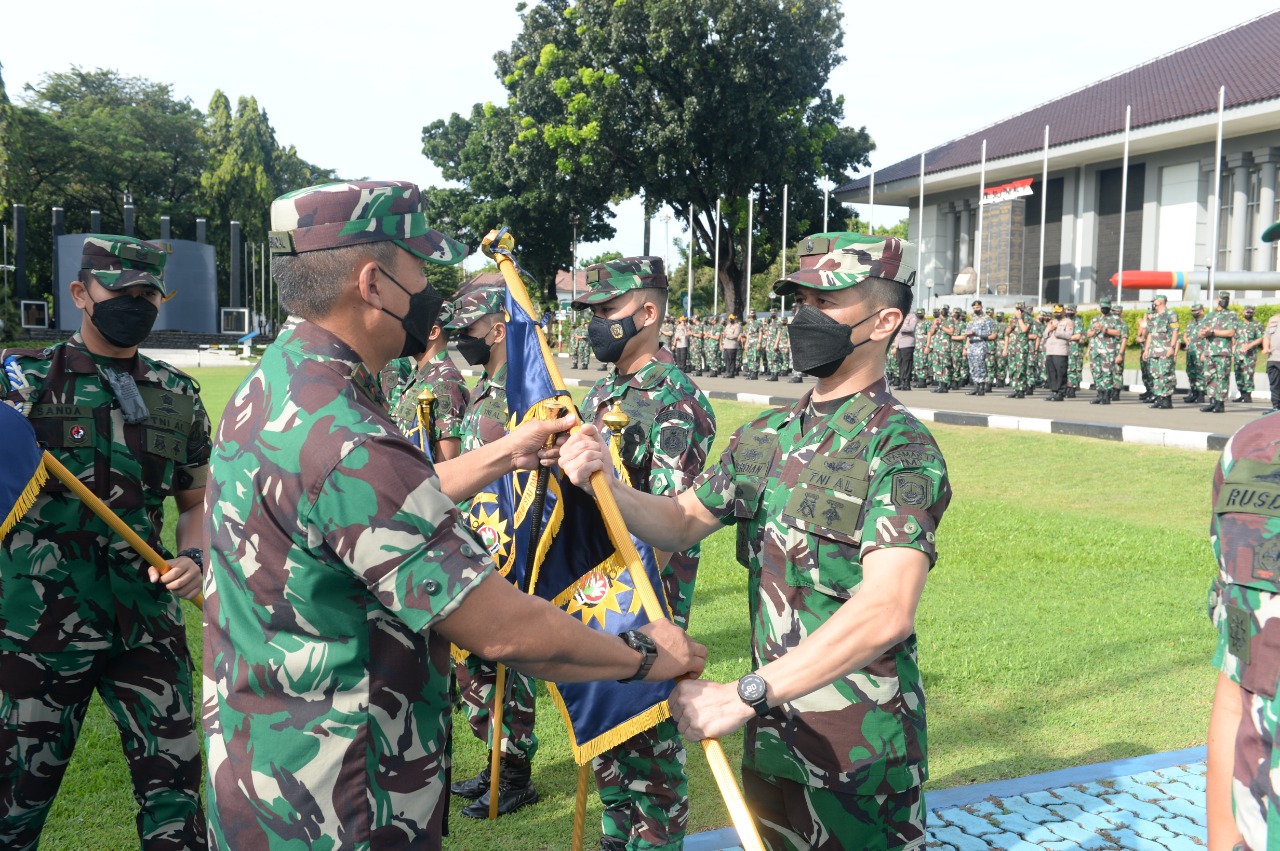 PENGANUGERAHAN BENDERA PRESTASI SEMESTER I PASIS DIKREG SESKOAL ANGKATAN KE-60 TA 2022