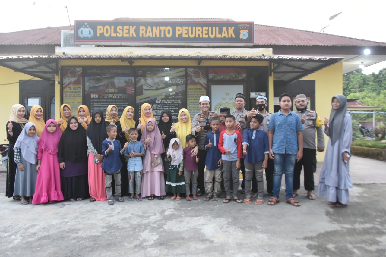 Keceriaan Anak-anak Yatim Usai Mendapat Santunan dari Kapolsek Ranto Peureulak* 