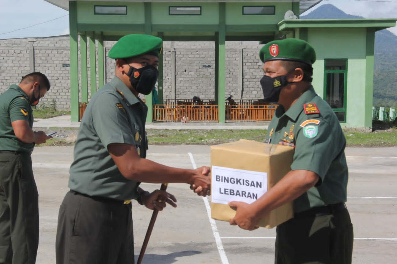 Sambut Idul Fitri Dandim Berikan Hampers Kepada Prajurit