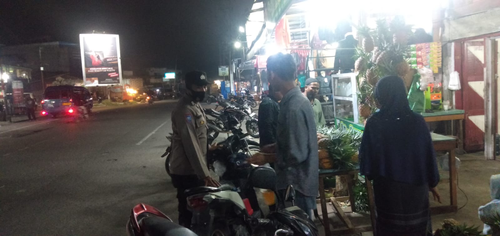 Demi menjaga Dan mecegah Gangguan,  Kamtibmas Polsek Wih Pesam Laksanakan Patroli Malam Hari