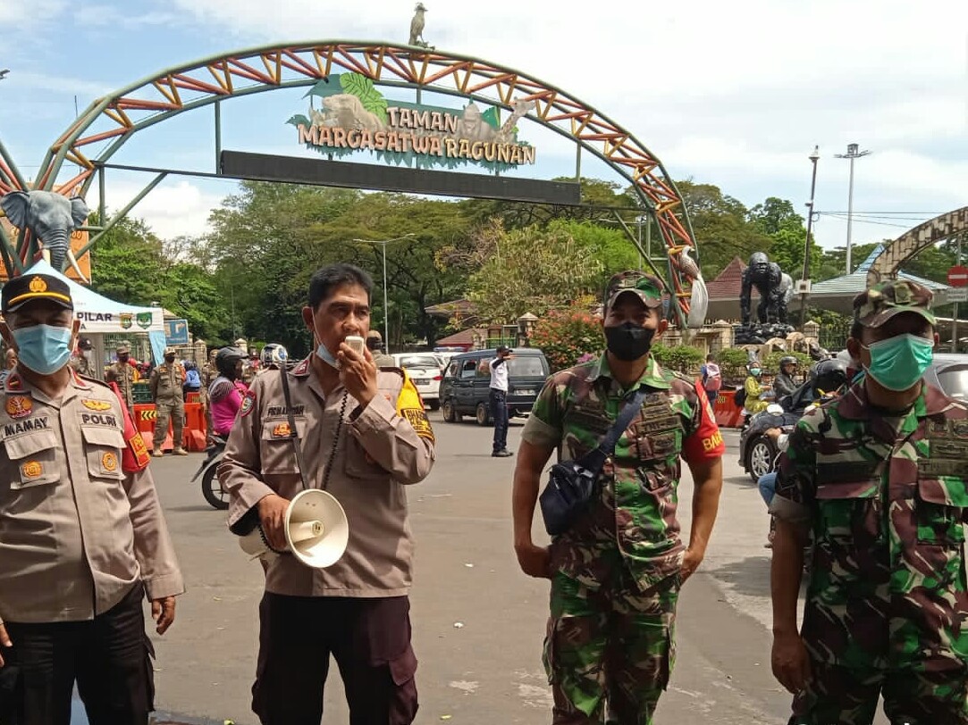 Koramil 03/Pasar Minggu Bantu Pengamanan Taman Margasatwa Ragunan