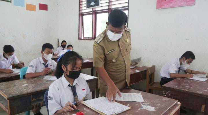 Dalam rangka memajukan mutu pendidikan,  Bupati Simalungun Sidak di SMP Negeri 2 Parapat