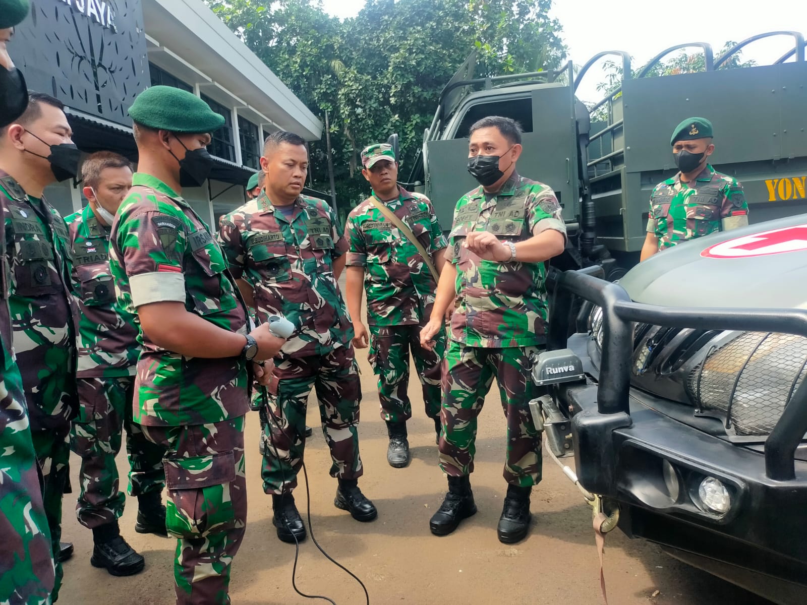 Pangdam Jaya Tinjau Langsung 6 Unit Kendaraan Taktis Plat Baja Serta 1 Ambulans Untuk Satuan Tugas Batalyon Mekanis 203/Arya Kamuning