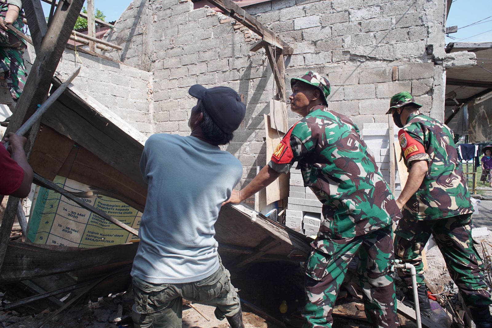 Bongkar Rutilahu Awali Kegiatan Pra TMMD ke-113 Kodim 0507/Kota Bekasi.