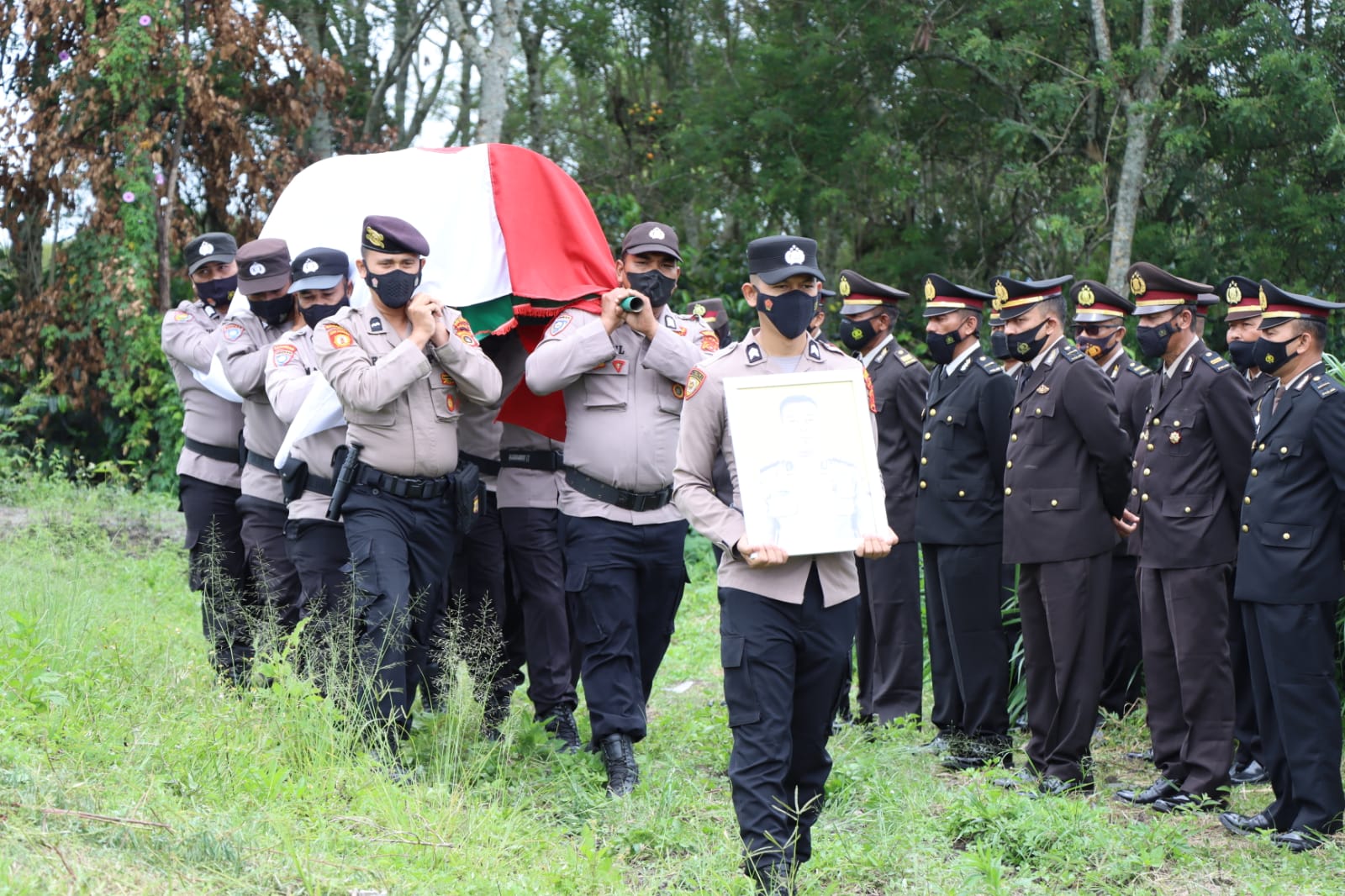 Kapolres Bener Meriah Pimpin Upacara Pemakaman Aipda Akmaluddin Arino