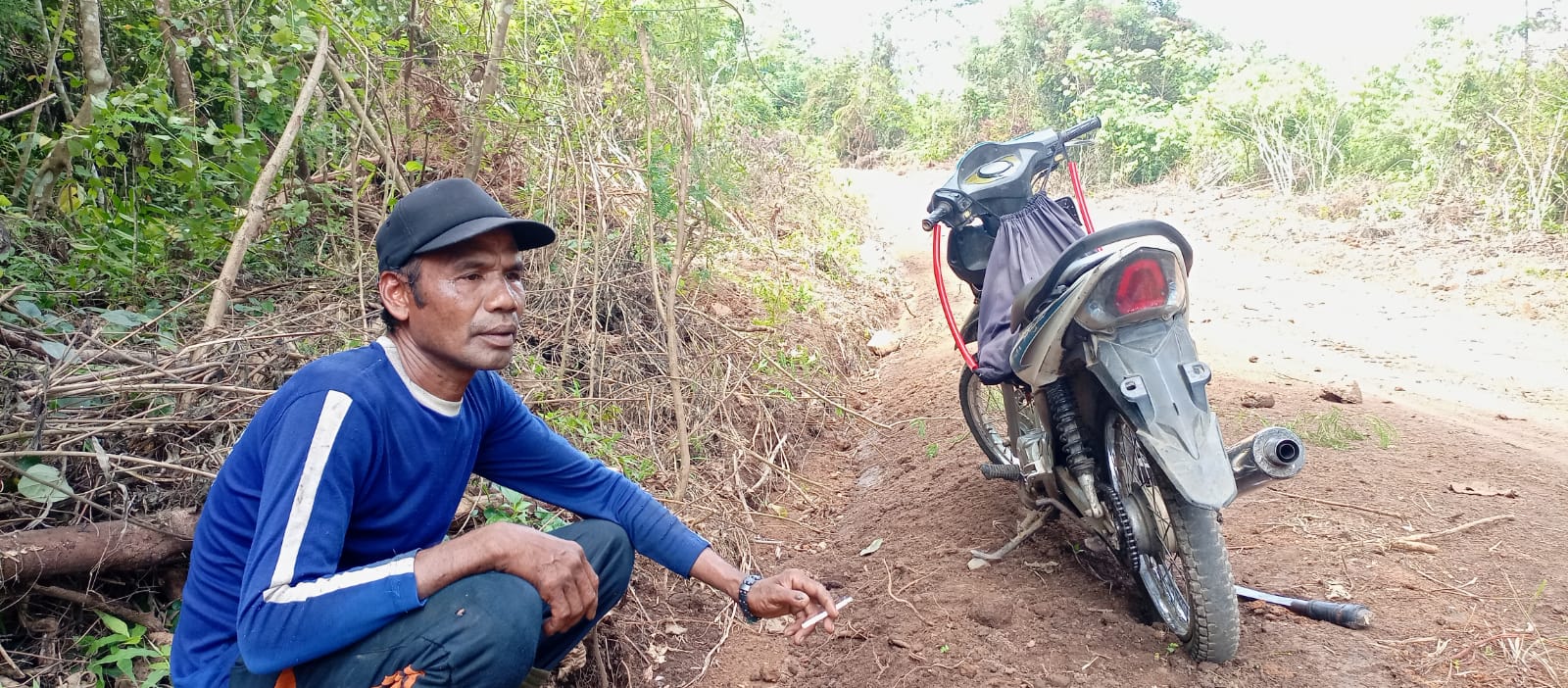 Warga Bahagia Dengan Hadirnya Satgas TMMD Di Desa Mereka