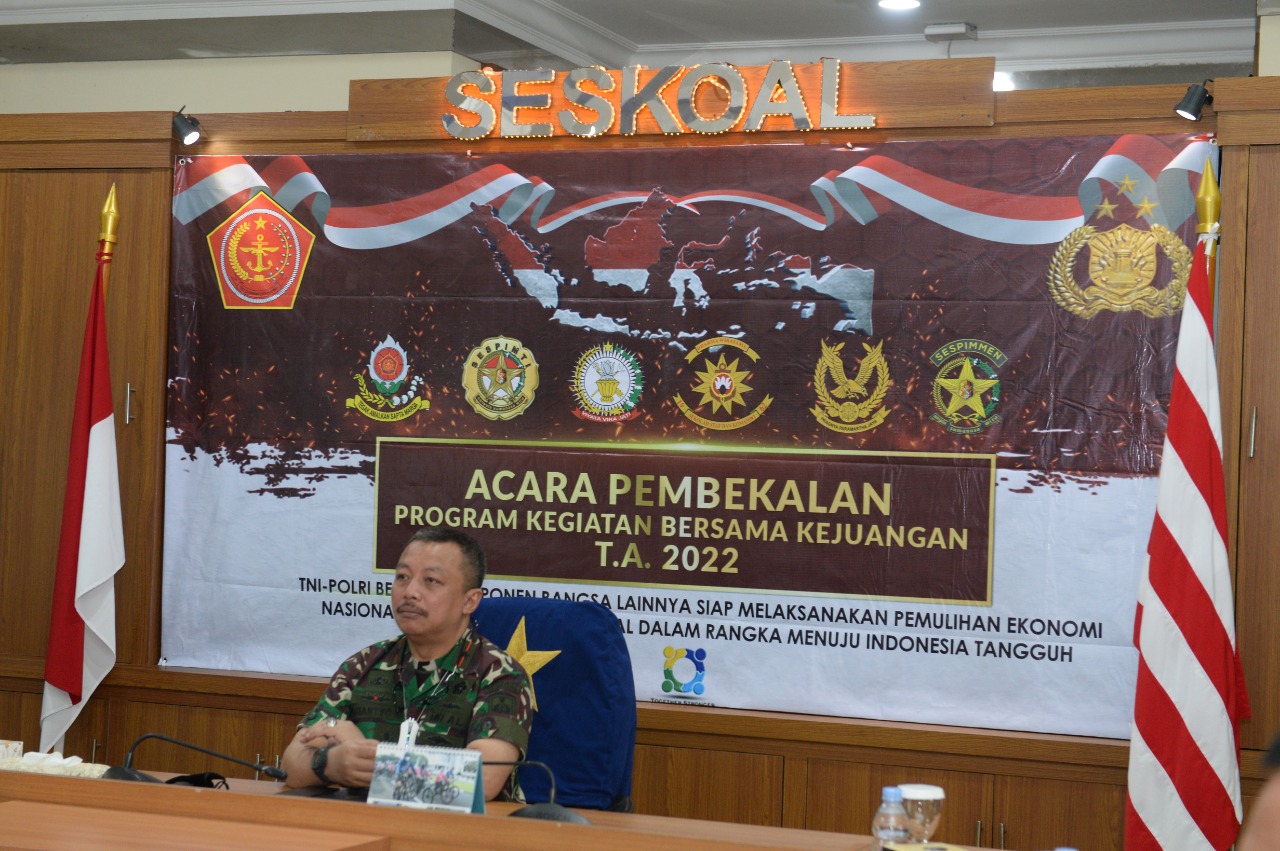 PANGLIMA TNI DAN KAPOLRI BERI PEMBEKALAN KEPADA PASIS DIKREG SESKOAL ANGKATAN KE-60 TA 2022.