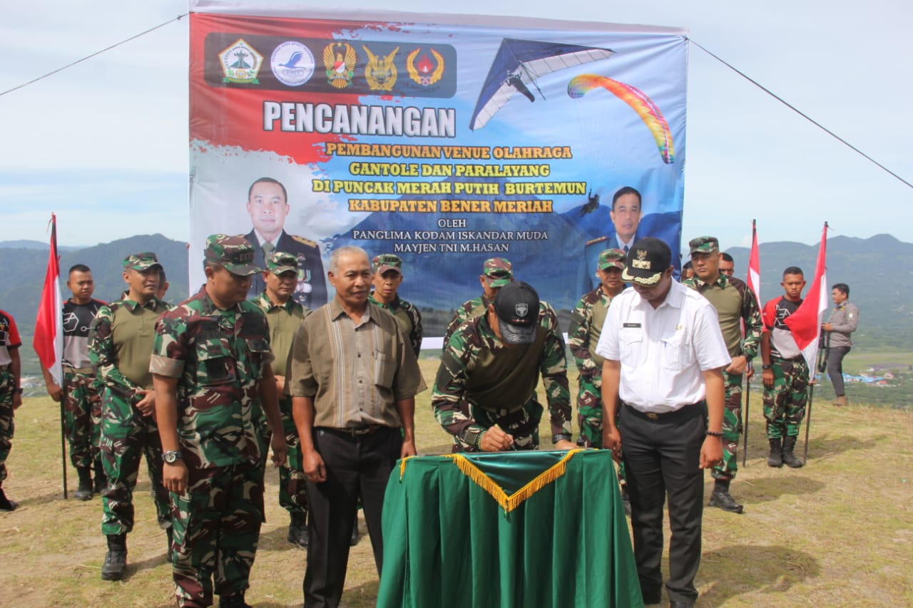 Wabup Dailami Saksikan Penanda Tangan Prasasti Di Puncak Bur Temun