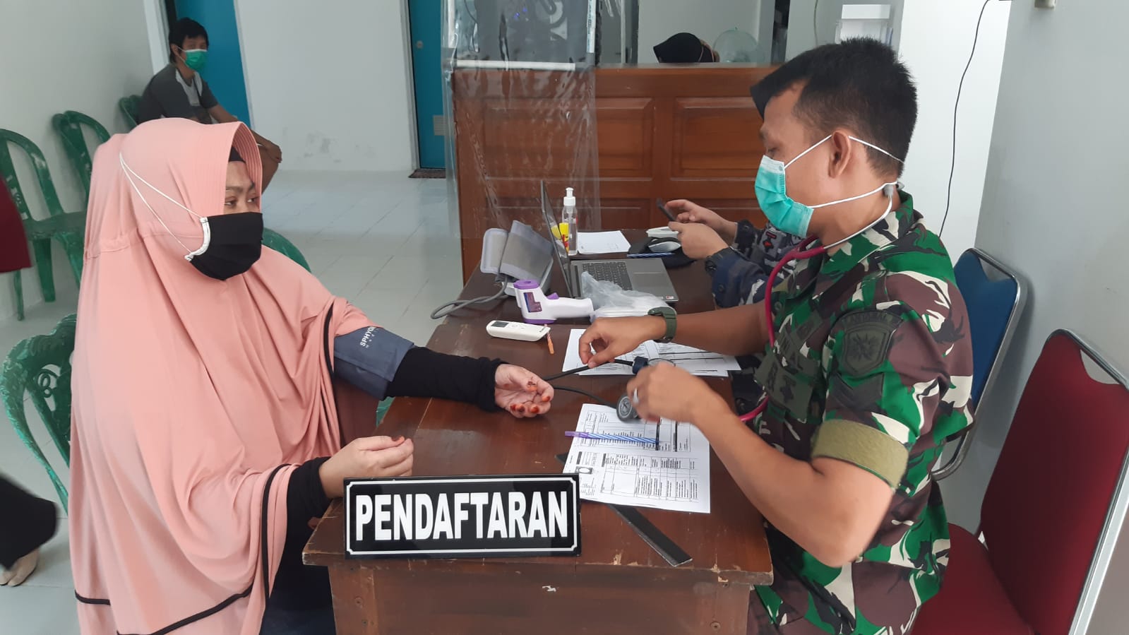 SERBUAN VAKSIN NAKES LANAL PALEMBANG UNTUK MASYARAKT BERBAGAI KOMPONEN