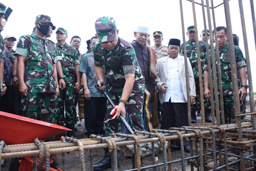 Peletakan Batu Pertama oleh Kasad, Tandai Pembangunan Masjid Syarif Abdurahman di Cirebon