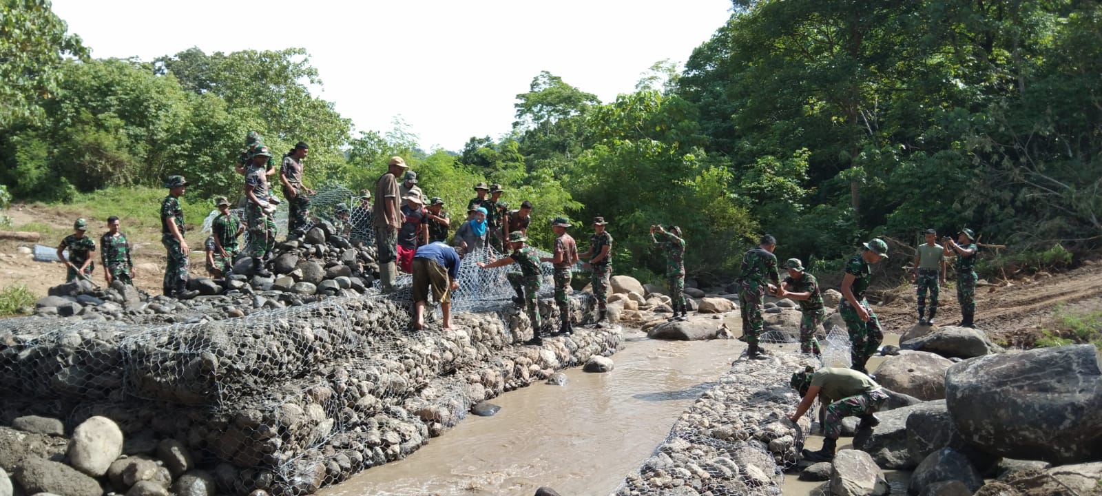 Satgas TMMD Bangun Jembatan Penghubung Tiga Desa