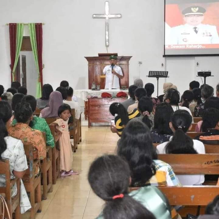 Bupati lampung timur M.Dawam Raharjo Menghadiri Guna memastikan kegiatan peribadatan umat Kristiani berjalan aman dan nyaman dalam rangka perayaan hari Kenaikan Isa Al Masih