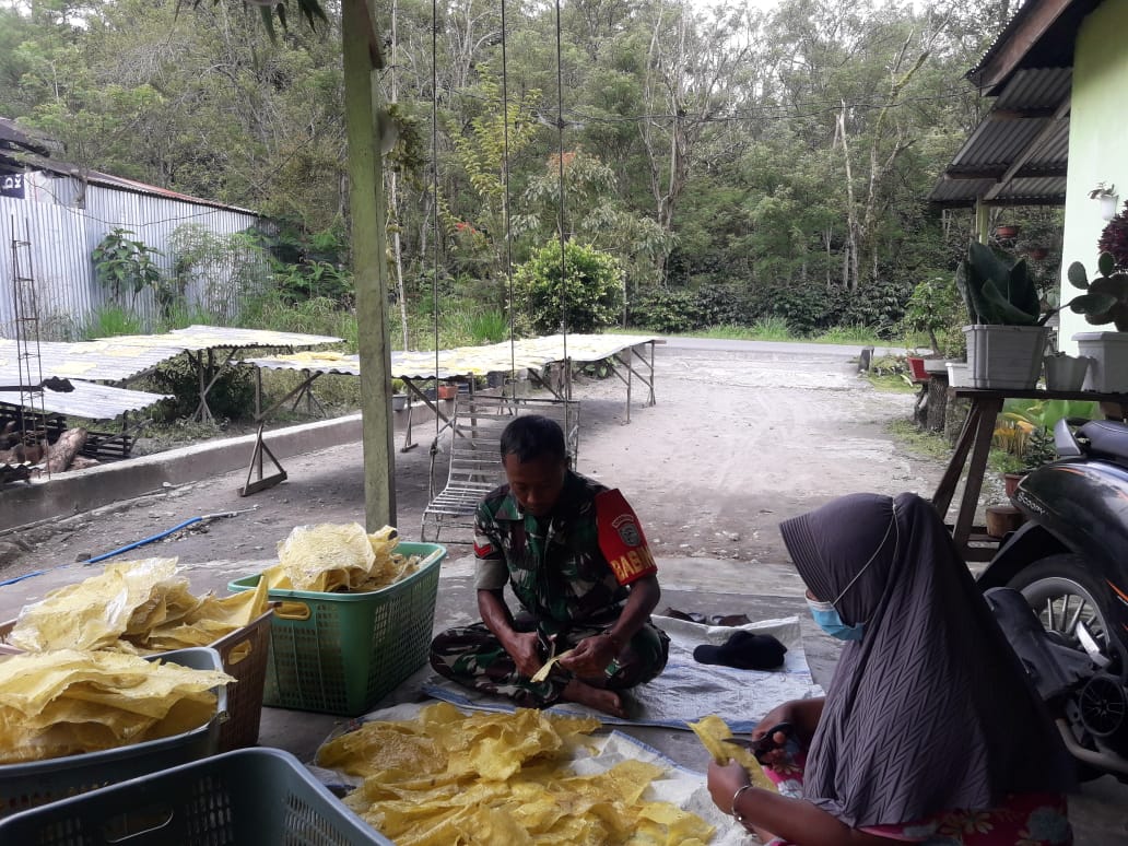 Babinsa Koramil 02/WPS Ciptakan Lapangan Kerja