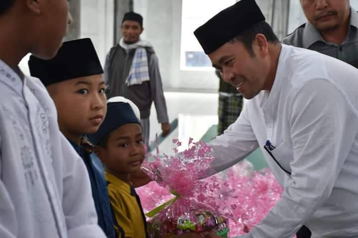 Sekda Bener Meriah Serahkan Santunan Untuk Anak Yatim